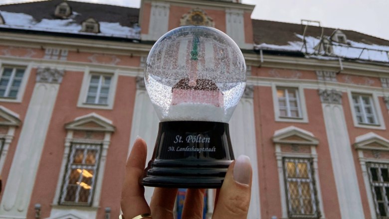 Schneekugel mit dem Rathaus, © St. Pölten Tourismus