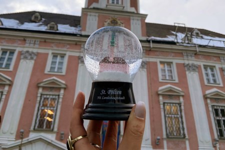 Schneekugel mit dem Rathaus, © St. Pölten Tourismus